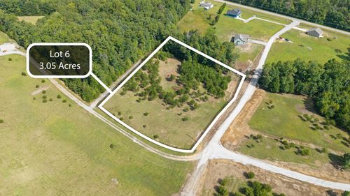 136 Winding Creek Way, Altamont, TN, 37301-2404 | Card Image
