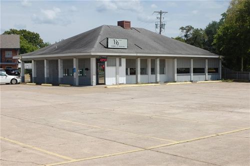 1964 Airline Dr, Bossier City, LA, 71112-2408 | Card Image