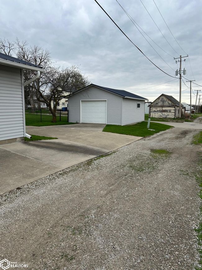 906 4 Th St, Home with 4 bedrooms, 2 bathrooms and 6 parking in Victor IA | Image 48