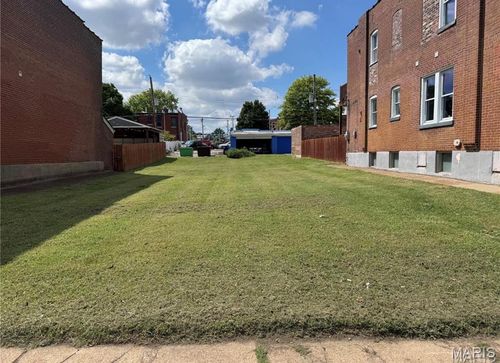 2825 Iowa Ave, Saint Louis, MO, 63118-1424 | Card Image