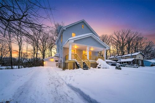 207 Forest Dr, Bedford, OH, 44146-3515 | Card Image