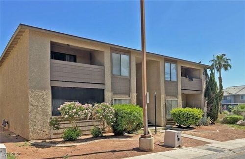 4590 Carriage Park Dr, Las Vegas, NV, 89121-7835 | Card Image