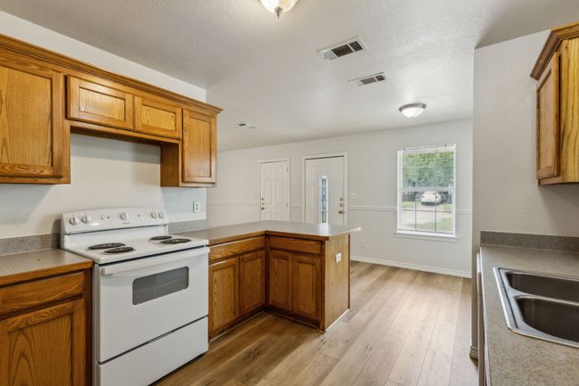 1113 E Jones St, House other with 3 bedrooms, 2 bathrooms and null parking in Sherman TX | Image 10