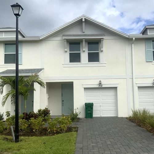 312 Salisbury Cir, Fort Pierce, FL, 34982-3911 | Card Image