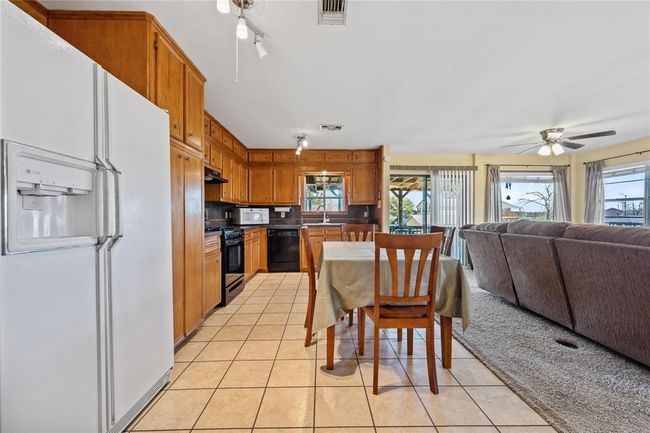 1571 Yaupon Cove Dr, House other with 4 bedrooms, 2 bathrooms and 2 parking in Onalaska TX | Image 12