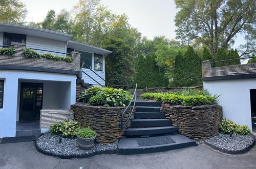 5 Old Orchard Rd, Bloomfield, CT, 06002-2259 | Card Image