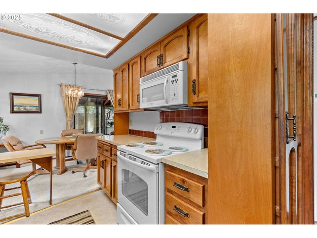 Kitchen | Image 10