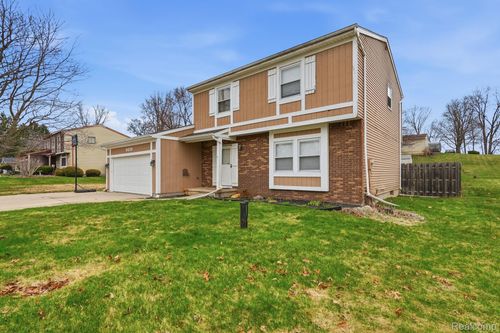 6470 Cheshire Dr, Dimondale, MI, 48821-9407 | Card Image