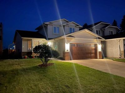 12 Riverside Cres Se, House detached with 5 bedrooms, 2 bathrooms and 4 parking in Calgary AB | Image 2