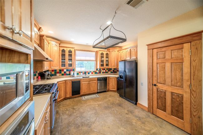 1428 Seven Springs Dr, House other with 3 bedrooms, 2 bathrooms and 5 parking in Junction TX | Image 9