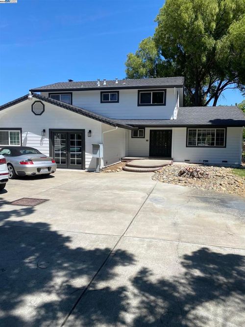 320 Fairview Ave, Brentwood, CA, 94513-1703 | Card Image