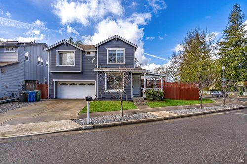 8843 Oakfield Lane, Windsor, CA, 95492 | Card Image