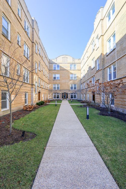 3-6-5746 S Stony Island Ave, Chicago, IL, 60637-2042 | Card Image