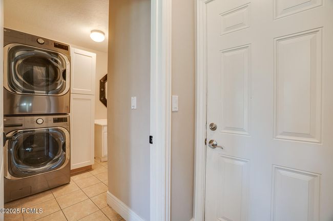 3035 S Big Hollow Rd, House other with 8 bedrooms, 5 bathrooms and null parking in Daniel UT | Image 17