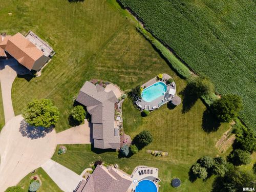 27062 238th St, Le Claire, IA, 52753-9243 | Card Image