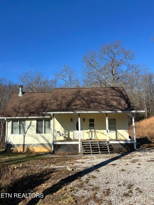 230 Windcrest Ln, Harriman, TN, 37748-3445 | Card Image