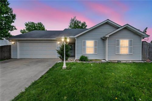 605 Bob Griffin Rd, Cameron, MO, 64429-8208 | Card Image