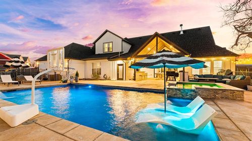 10905 N Country Dr, Edmond, OK, 73034-7654 | Card Image