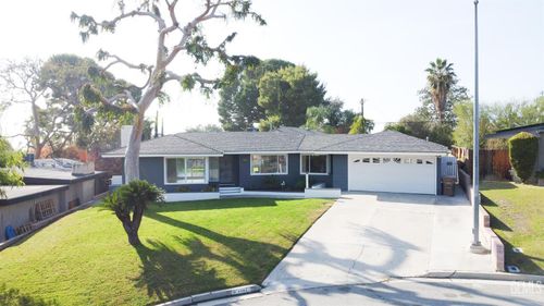 1904 Ridgewood Dr, Bakersfield, CA, 93306-3831 | Card Image