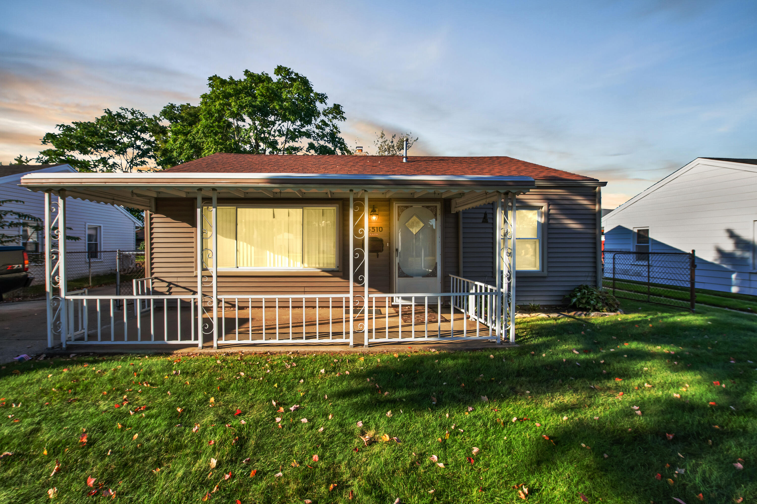 Glen St, Westland, MI 48186