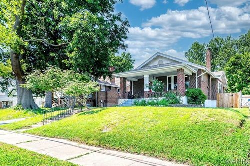 9051 Burton Ave, Saint Louis, MO, 63114-4825 | Card Image