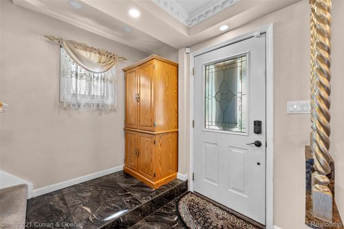 6132 Kenilworth St, Dearborn, MI, 48126-2194 | Card Image