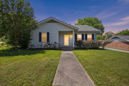 1001 S Georgia St, Troup, TX, 75789-2400 | Card Image