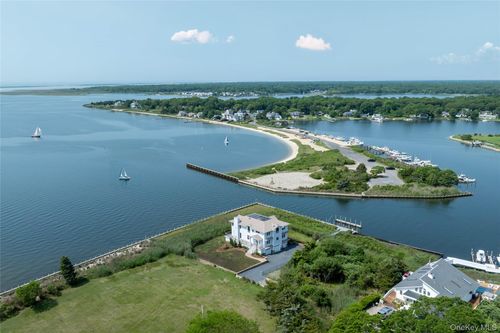 7 Convent Ln, Center Moriches, NY, 11934-3200 | Card Image