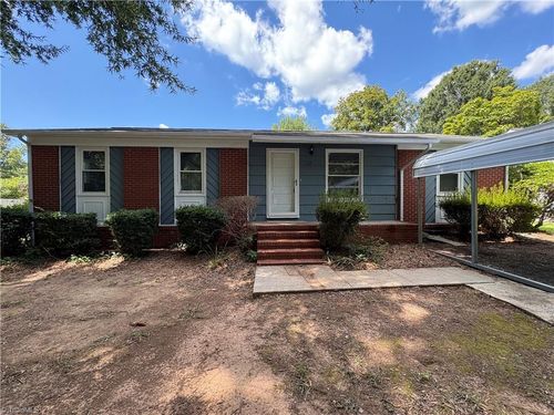 212 N 12th Ave, Mayodan, NC, 27027-2118 | Card Image