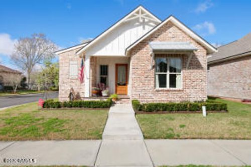 201 Vallauris Dr, Lafayette, LA, 70507-3226 | Card Image