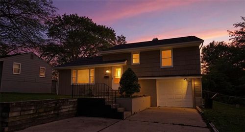 8500 Everett St, Raytown, MO, 64138-3133 | Card Image