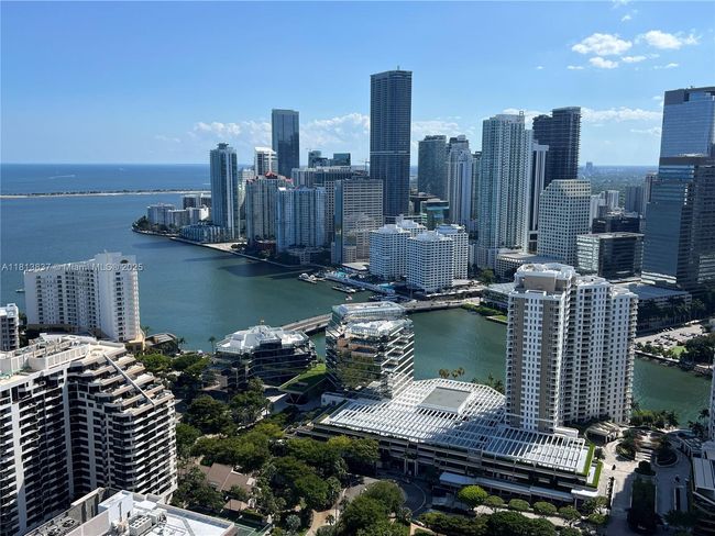 APT-4505 - 848 Brickell Key Dr, Condo with 3 bedrooms, 4 bathrooms and null parking in Miami FL | Image 5