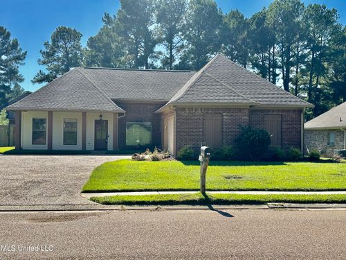 135 Devlin Springs Dr, Madison, MS, 39110-6548 | Card Image