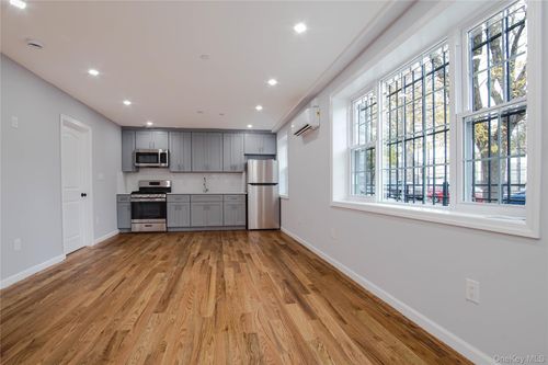 7036 70th St, Glendale, NY, 11385-7311 | Card Image