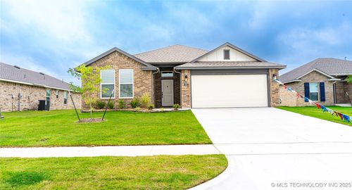 302 S 26th St, Collinsville, OK, 74021 | Card Image