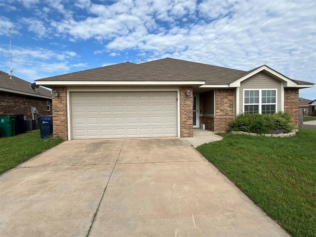 Lauren Dr, Moore, OK 73160