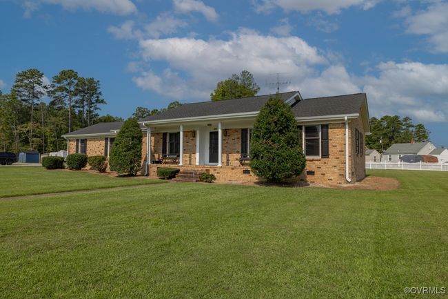 Single story home featuring covered porch and a front​​‌​​​​‌​​‌‌​‌‌​​​‌‌​​‌‌​‌​​​​​‌ lawn | Image 28