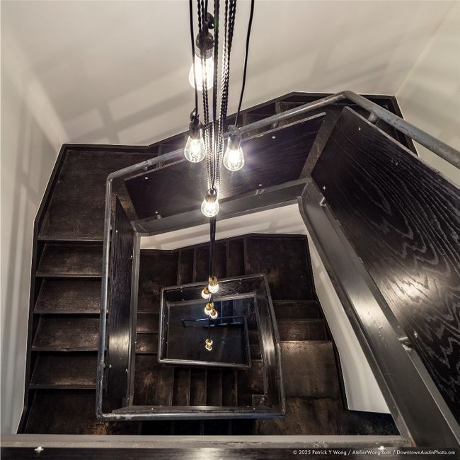 Detailed view of stovetop | Image 13