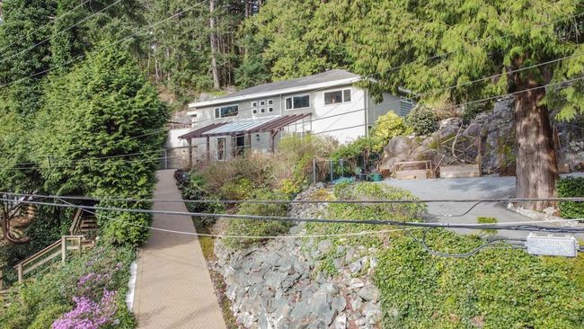 6945 Marine Drive, House other with 4 bedrooms, 3 bathrooms and 4 parking in West Vancouver BC | Image 2
