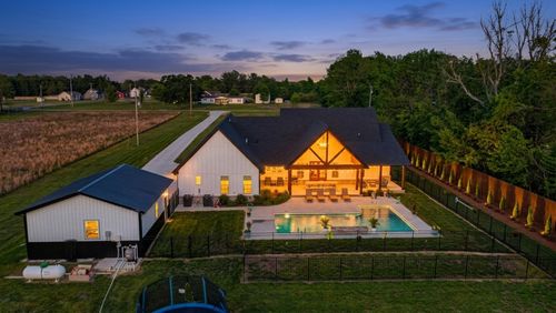 879 Mount Vernon Rd, Bethpage, TN, 37022-8317 | Card Image