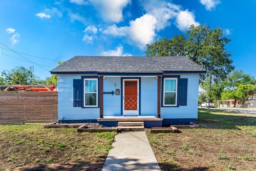 300 E 4th St, Brady, TX, 76825-5010 | Card Image