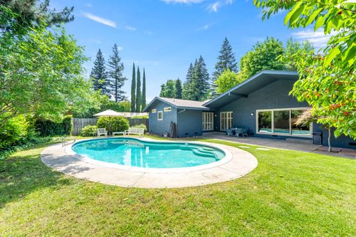 1989 University Avenue, Sacramento, CA, 95825 | Card Image