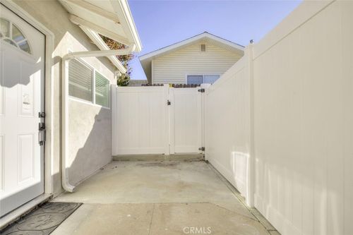 7846 Kyle St, Sunland, CA, 91040-2517 | Card Image