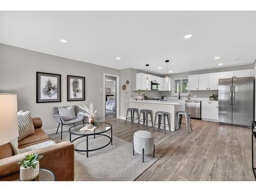 3055 Holly St, Denver, CO, 80207-2740 | Card Image