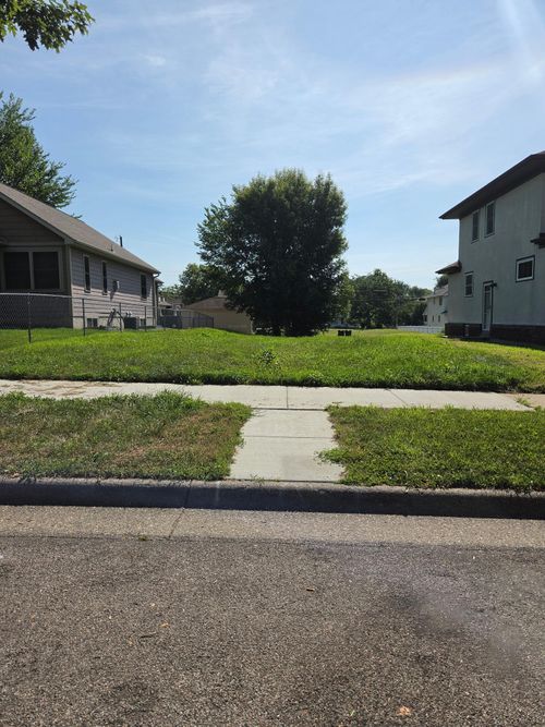 1722 Thomas Avenue N, Minneapolis, MN, 55411 | Card Image