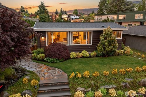 234 8th Avenue W, Kirkland, WA, 98033 | Card Image