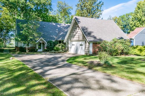 23 Minnewawa Dr, Timberlake, OH, 44095-1928 | Card Image