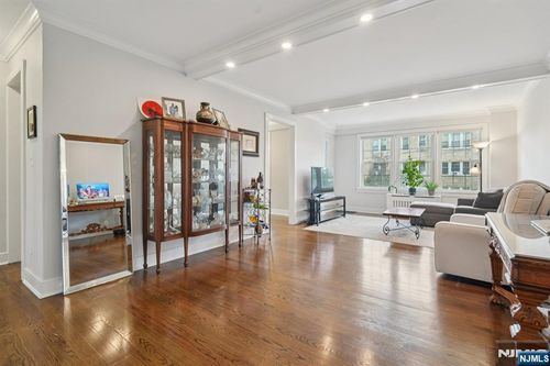 5 Roosevelt Pl, Montclair, NJ, 07042-6307 | Card Image