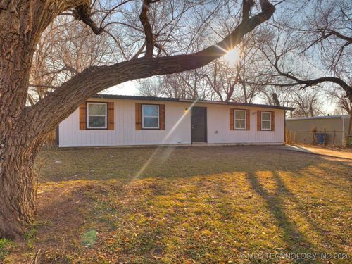 2828 E 45th St N, Tulsa, OK, 74110-1318 | Card Image