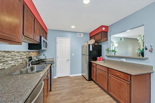 1069-2451 N Rainbow Blvd, Las Vegas, NV, 89108-4502 | Card Image